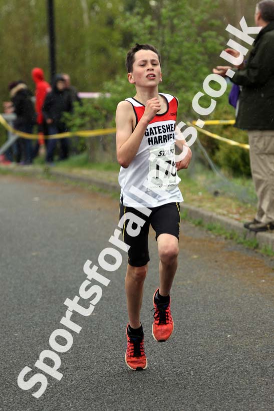 Boys and girls under-13s, Elswick Good Friday Road Races. Photo: David T. Hewitson/Sports for All Pics